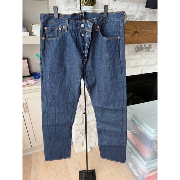 Levi Men's Blue 501 Medium Stonewash Original Fit Button Fly Jeans Size 36 - Picture 3 of 6